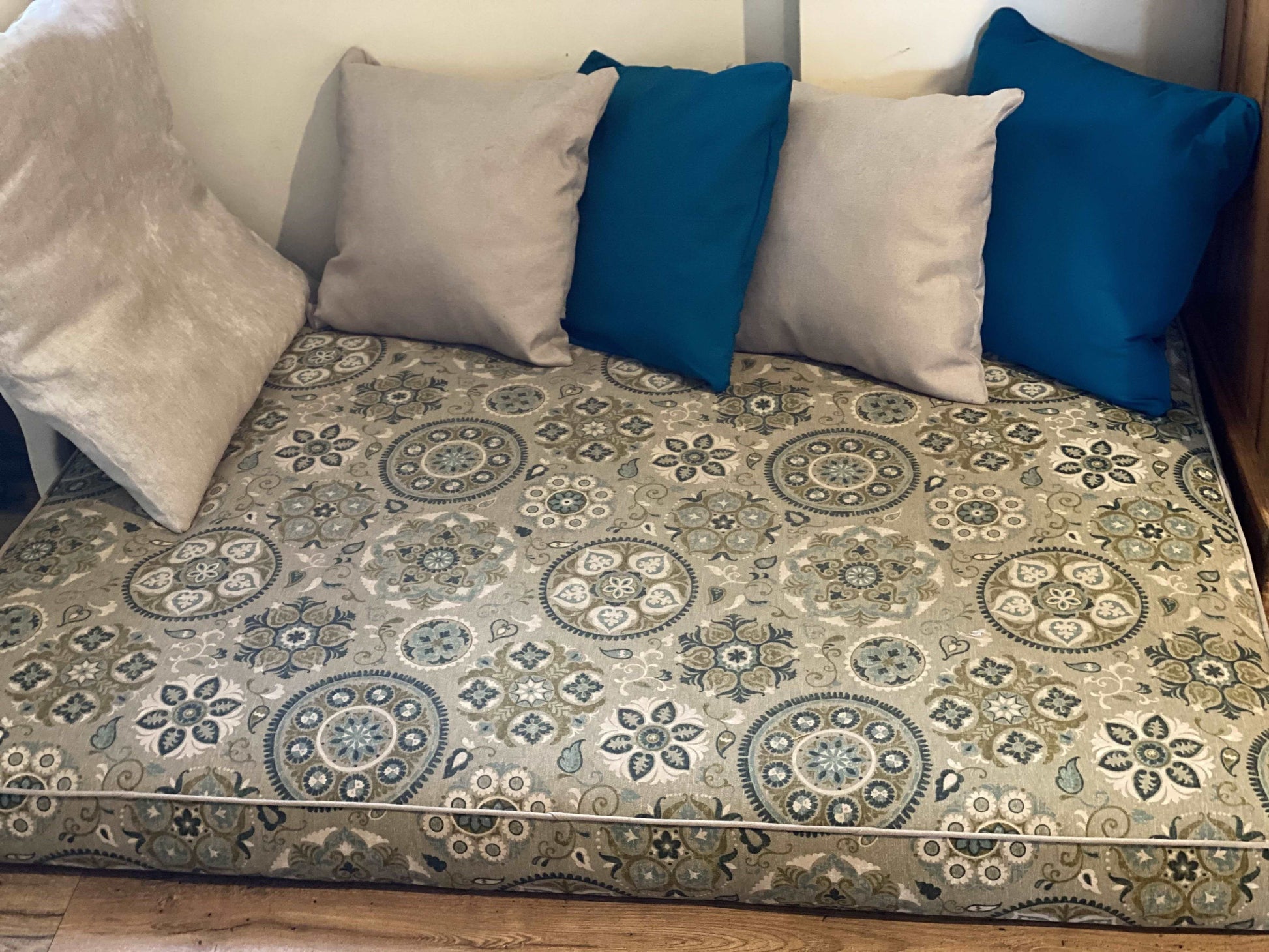 Pet beds - complete with removable cover! Yoga bolsters and Floor Cushions - Assassinsdesigns Boho green Medium